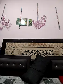 Yourhotsweetgirl online show from December 17, 9:14 am
