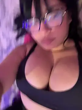 Emily Taylor2 online show from May 16, 2:10 am