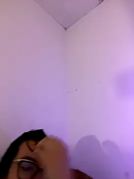 Emily Taylor2 online show from November 27, 4:02 am