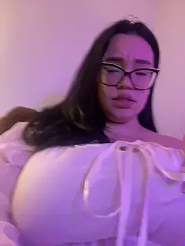 Emily Taylor2 online show from October 29, 2:54 am