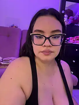 Snapshot of Emily_Taylor2 chatting on February 8, 2:20 am Emily Taylor2 online show from February 8, 2:20 am