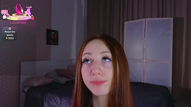 Snapshot of AvrilLeMell chatting on October 4, 9:27 pm AvrilLeMell online show from October 4, 9:27 pm