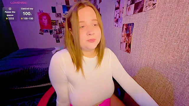 Snapshot of NaomiRey1 chatting on July 16, 9:23 pm NaomiRey1 online show from July 16, 9:23 pm