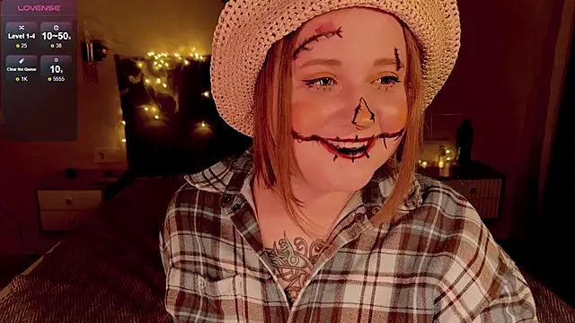 Snapshot of NaomiRey1 chatting on October 31, 4:03 pm NaomiRey1 online show from October 31, 4:03 pm