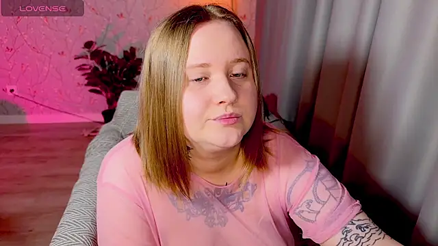 Snapshot of NaomiRey1 chatting on February 22, 4:19 pm NaomiRey1 online show from February 22, 4:19 pm