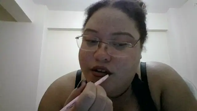 Snapshot of GoddessMocha chatting on October 19, 12:13 am GoddessMocha online show from October 19, 12:13 am