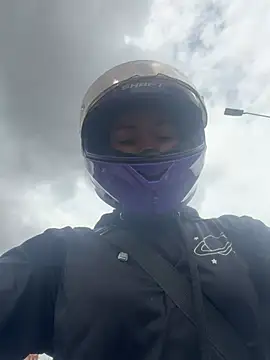 Camilla Miller01 online show from April 17, 6:00 pm