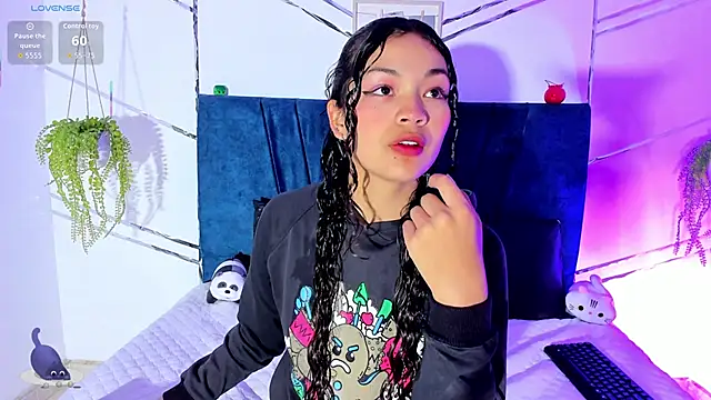 Camilla Miller01 online show from November 15, 1:15 pm