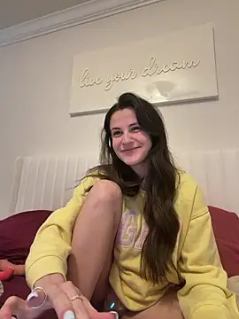 heyitsmadig online show from April 7, 1:46 pm