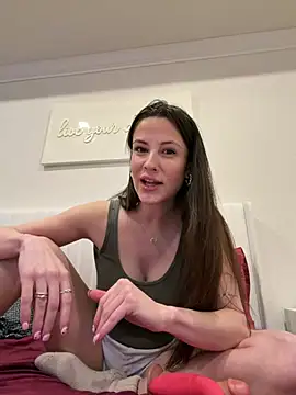 heyitsmadig online show from March 3, 2:35 pm