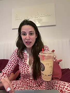 heyitsmadig online show from March 26, 1:20 pm