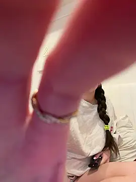 heyitsmadig online show from April 13, 2:10 pm