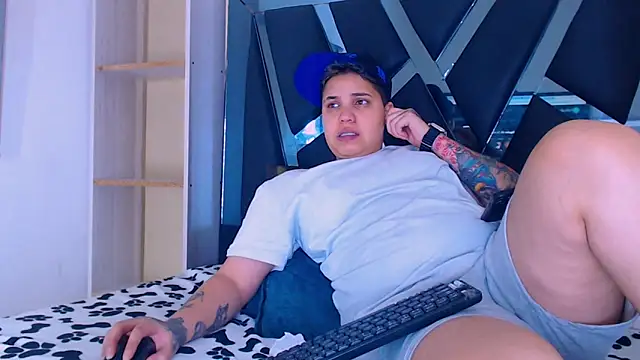 Snapshot of karla_sexy21 chatting on October 16, 4:21 am karla sexy21 online show from October 16, 4:21 am