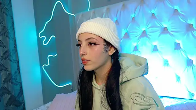 Snapshot of Megan__cole1 chatting on November 7, 3:33 am Megan cole1 online show from November 7, 3:33 am