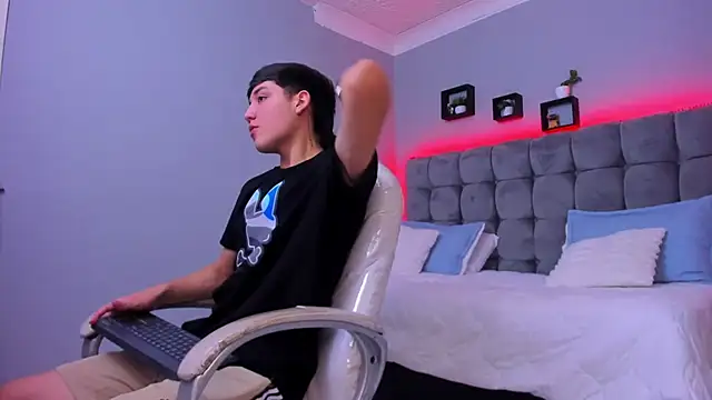 Snapshot of Ares_di_martin chatting on November 26, 6:24 am Ares di martin online show from November 26, 6:24 am