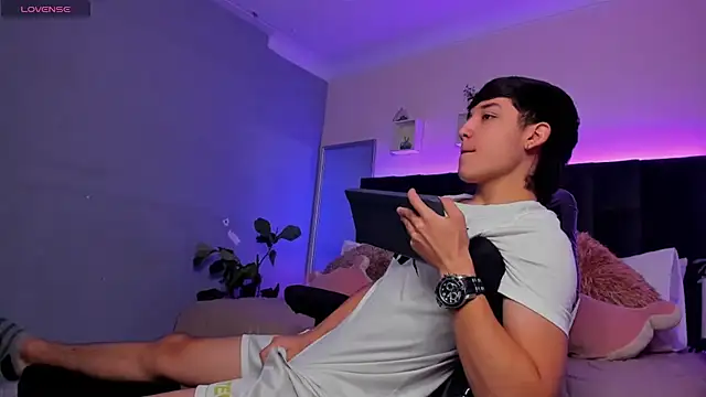 Snapshot of Ares_di_martin chatting on December 2, 1:46 pm Ares di martin online show from December 2, 1:46 pm