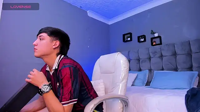 Snapshot of Ares_di_martin chatting on November 15, 5:55 am Ares di martin online show from November 15, 5:55 am