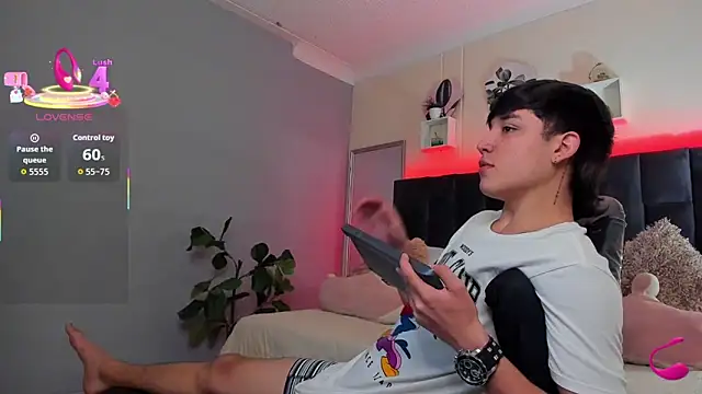 Snapshot of Ares_di_martin chatting on October 2, 2:20 pm Ares di martin online show from October 2, 2:20 pm