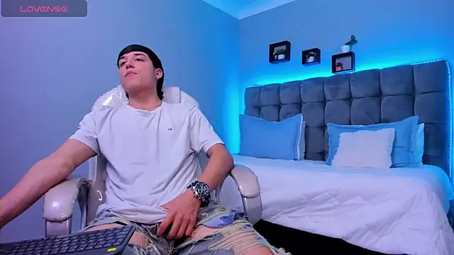 Snapshot of Ares_di_martin chatting on November 28, 5:40 am Ares di martin online show from November 28, 5:40 am