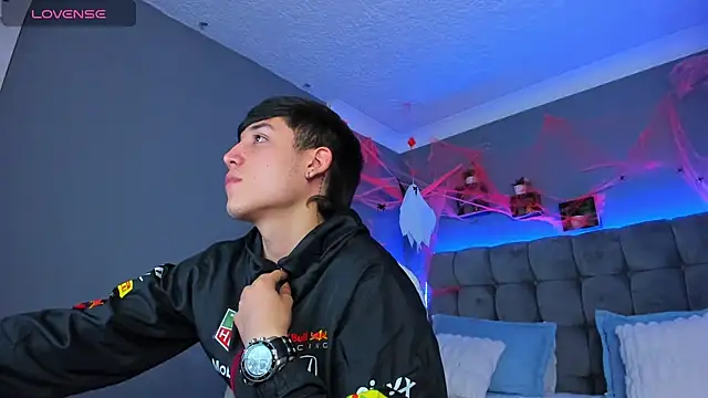 Snapshot of Ares_di_martin chatting on October 31, 5:15 am Ares di martin online show from October 31, 5:15 am