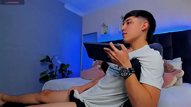 Snapshot of Ares_di_martin chatting on December 5, 3:21 pm Ares di martin online show from December 5, 3:21 pm