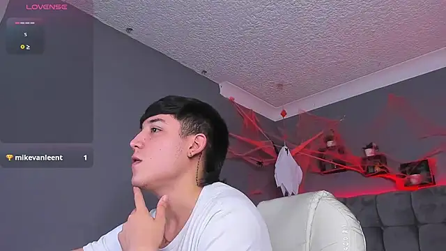 Snapshot of Ares_di_martin chatting on October 23, 4:11 am Ares di martin online show from October 23, 4:11 am