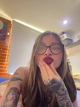 Snapshot of KoraSweett chatting on February 5, 7:21 pm KoraSweett online show from February 5, 7:21 pm