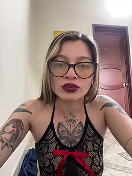 Snapshot of KoraSweett chatting on March 4, 9:55 pm KoraSweett online show from March 4, 9:55 pm