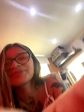 Snapshot of KoraSweett chatting on November 14, 7:28 pm KoraSweett online show from November 14, 7:28 pm