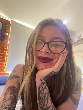 Snapshot of KoraSweett chatting on February 17, 7:33 pm KoraSweett online show from February 17, 7:33 pm