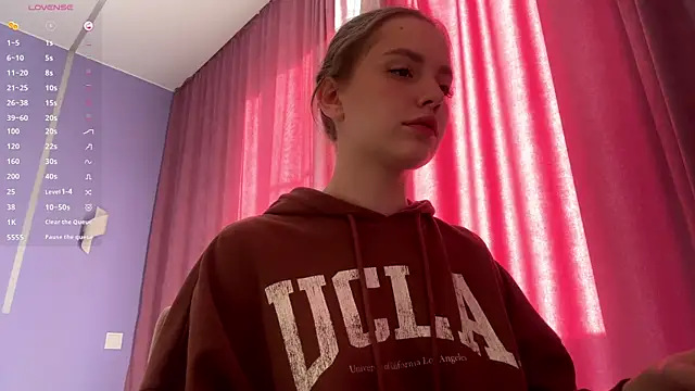 Snapshot of LinaMoonBlessed chatting on November 4, 7:45 am LinaMoonBlessed online show from November 4, 7:45 am