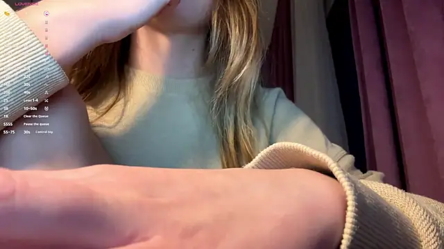 Snapshot of LinaMoonBlessed chatting on December 19, 12:07 pm LinaMoonBlessed online show from December 19, 12:07 pm