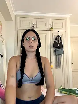 Snapshot of very_licious chatting on September 15, 6:19 pm very licious online show from September 15, 6:19 pm