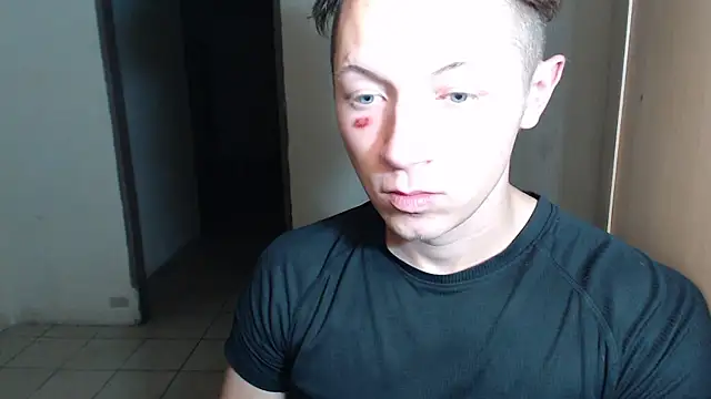 Snapshot of BlondZilla chatting on January 19, 5:22 am BlondZilla online show from January 19, 5:22 am