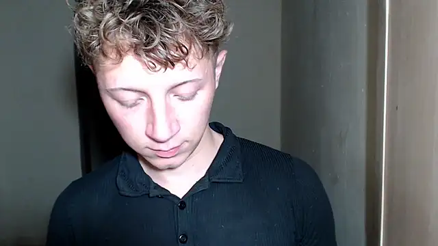 Snapshot of BlondZilla chatting on February 28, 3:28 am BlondZilla online show from February 28, 3:28 am