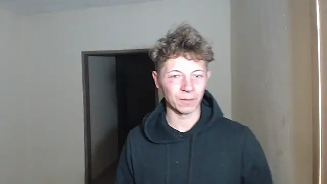 Snapshot of BlondZilla chatting on January 18, 7:12 am BlondZilla online show from January 18, 7:12 am