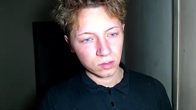 Snapshot of BlondZilla chatting on February 16, 4:22 am BlondZilla online show from February 16, 4:22 am