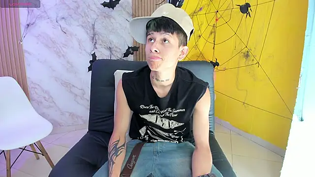 Snapshot of jake_beach chatting on November 1, 7:08 pm jake beach online show from November 1, 7:08 pm