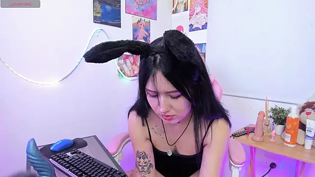 mahina01 online show from November 28, 5:35 pm