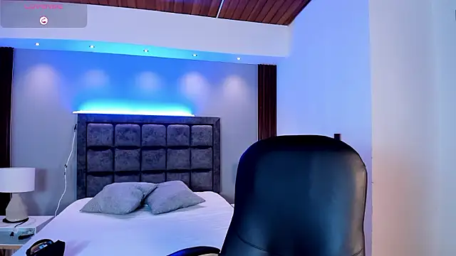 Snapshot of AidaJones chatting on February 18, 12:01 pm AidaJones online show from February 18, 12:01 pm