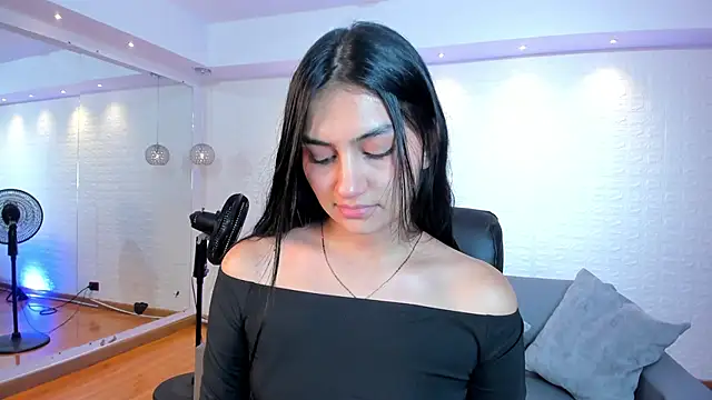 Snapshot of AidaJones chatting on December 14, 1:17 pm AidaJones online show from December 14, 1:17 pm