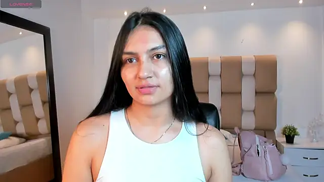 Snapshot of AidaJones chatting on December 17, 11:37 am AidaJones online show from December 17, 11:37 am