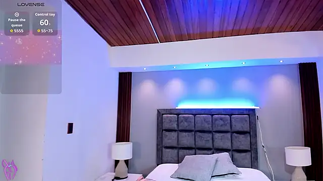 Snapshot of AidaJones chatting on February 26, 11:32 am AidaJones online show from February 26, 11:32 am