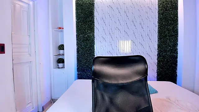 Snapshot of AidaJones chatting on February 27, 11:43 am AidaJones online show from February 27, 11:43 am