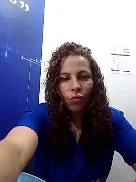 Yanis Ariel12 online show from November 15, 7:40 pm