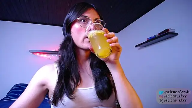 Snapshot of selene_s3x chatting on September 29, 10:48 pm selene s3x online show from September 29, 10:48 pm