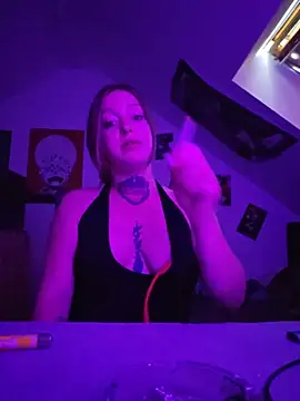 Snapshot of Amatrice_X chatting on June 19, 4:02 pm Amatrice X online show from June 19, 4:02 pm