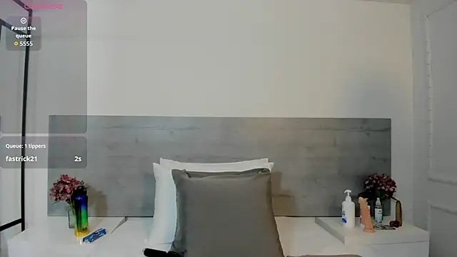 sunnyWhitee online show from November 17, 7:18 pm