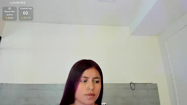 Snapshot of sunnyWhitee chatting on June 6, 7:08 pm sunnyWhitee online show from June 6, 7:08 pm