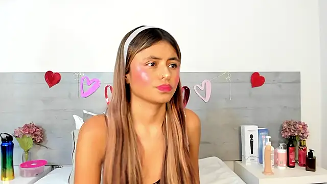 sunnyWhitee online show from February 20, 7:38 pm